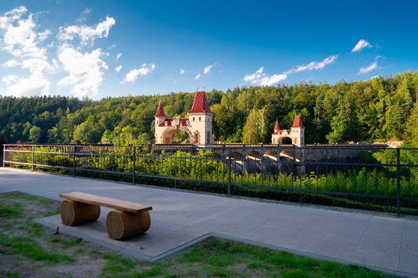 Les Království Dam (Czechia) with a Bench Free Photo